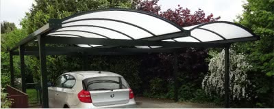 Doppelcarport aus Aluminium mit Bogendach